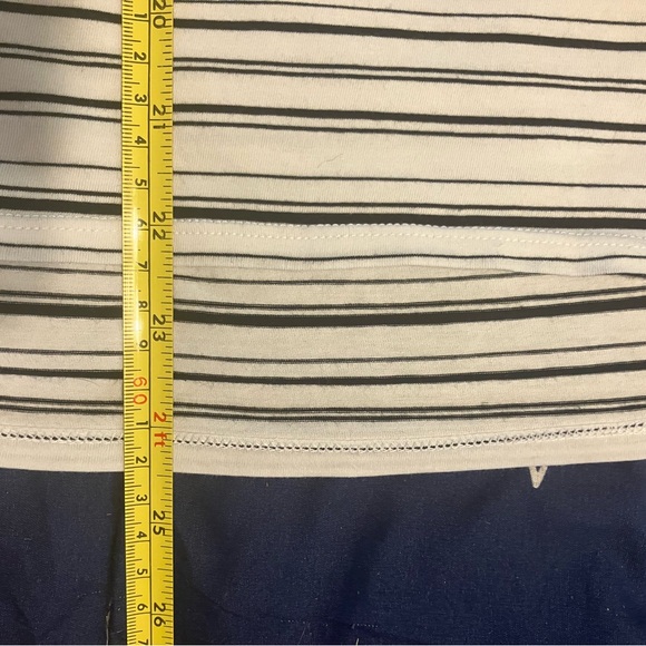 Lululemon “Back in Action” long sleeve black & white - Picture 11 of 12